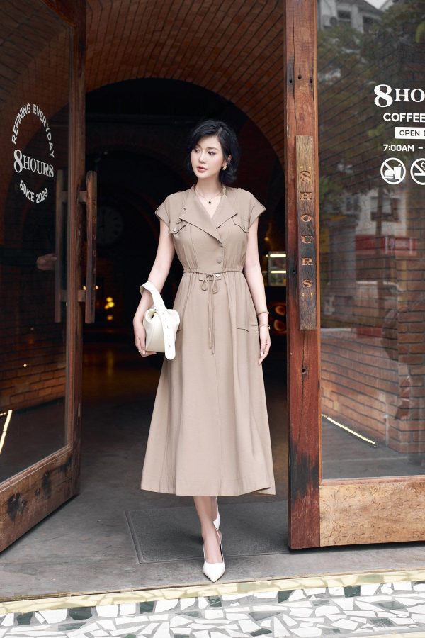 Đầm công sở vải tuyp xy dáng suông cổ hai ve vai chờm thân váy phối ly tạo kiểu eo bo chun co giãn